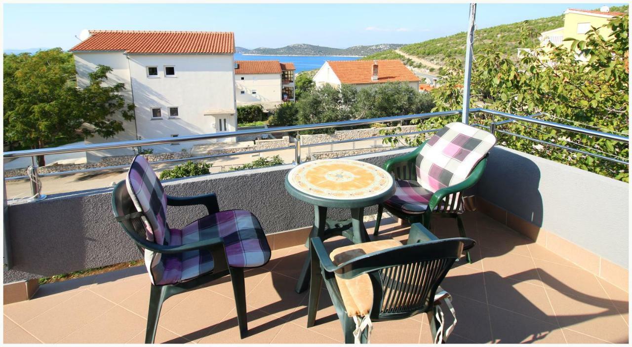 Apartments Ivan Perkov Tomas Bilo Primošten Buitenkant foto